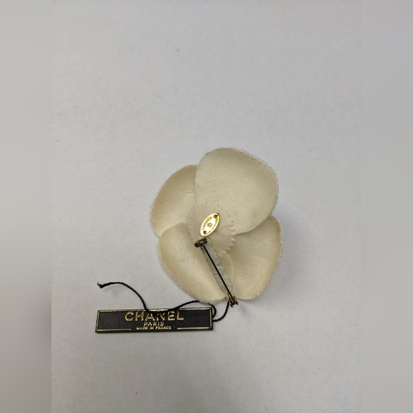 Chanel Camellia Brooch #606 - Picture 2 of 13